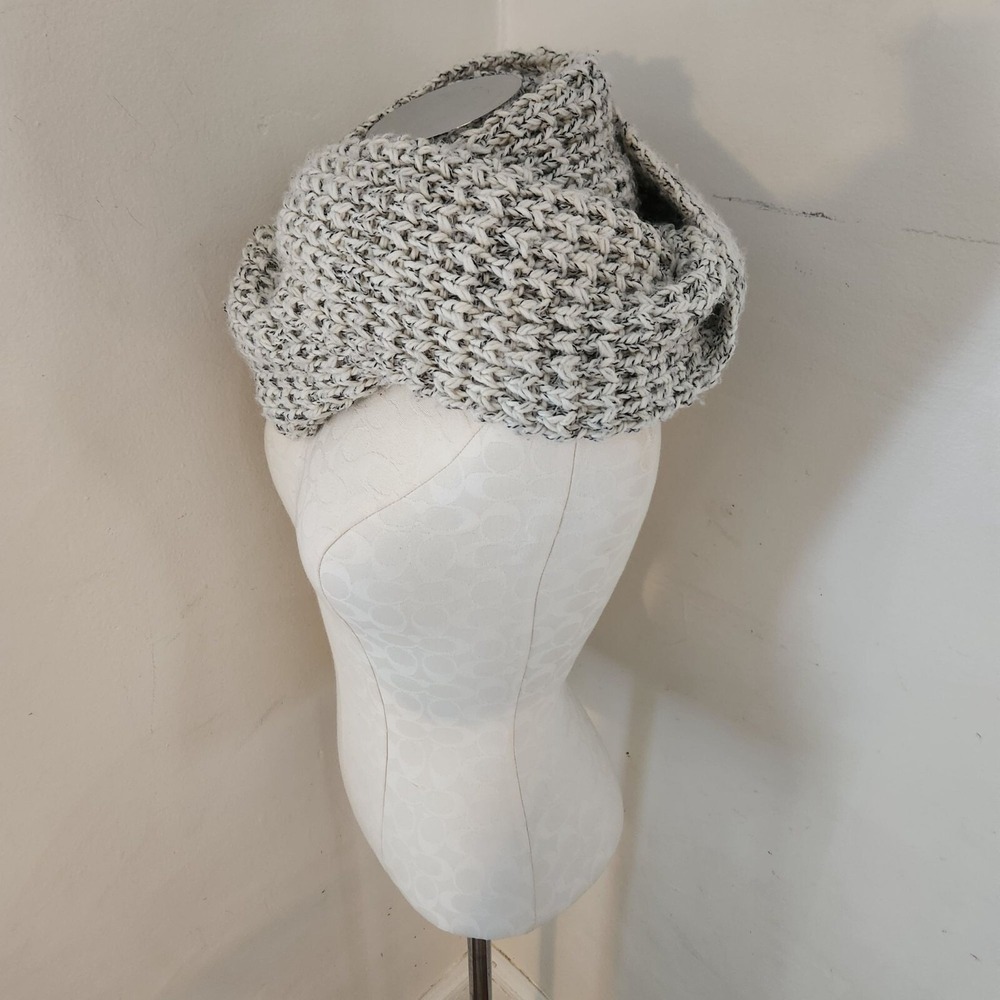 Unbranded Waffle Knit Gray Scarf - Picture 2 of 3